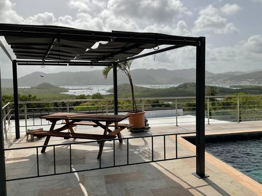 Bas De Villa Piscine Petit Versailles Sainte Anne Esterno foto